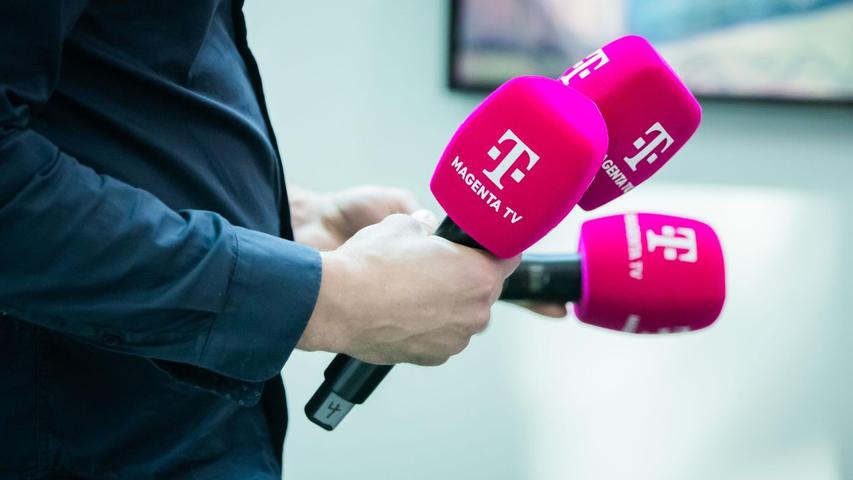 Die Telekom hat sich die TV-Rechte für die WM 2026 und drei andere Turniere gesichert. Die Telekom hat sich die TV-Rechte für die WM 2026 und drei andere Turniere gesichert.