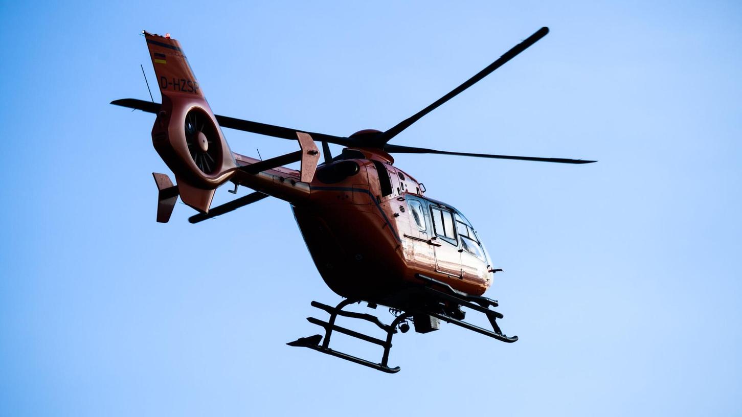 Die 19-Jährige musste mit dem Rettungshubschrauber schwer verletzt in eine Klinik geflogen werden. (Symbolbild) Die 19-Jährige musste mit dem Rettungshubschrauber schwer verletzt in eine Klinik geflogen werden. (Symbolbild)