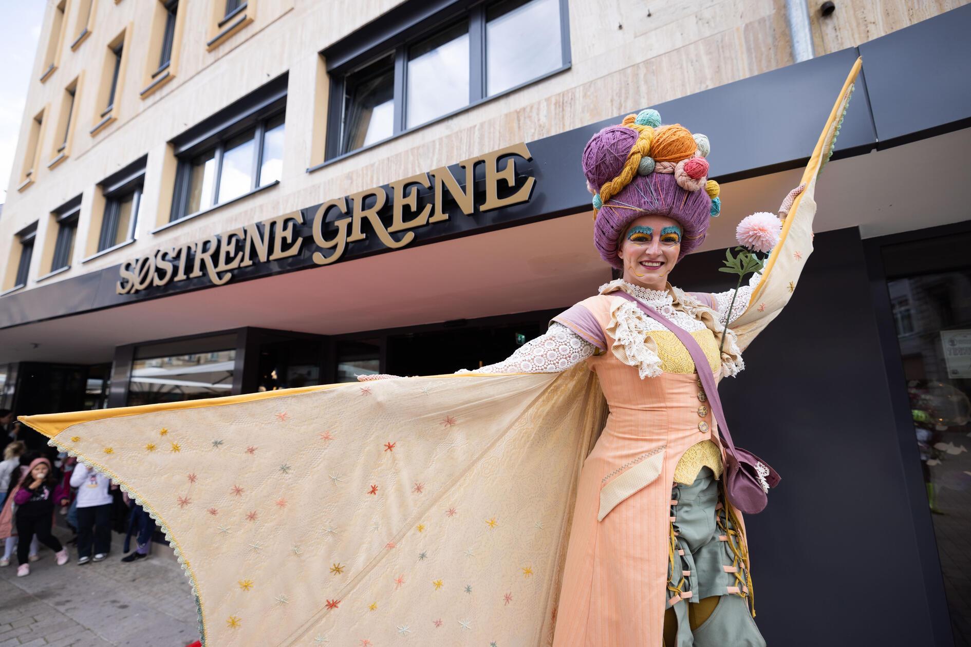 Mit Streichquartett und rotem Teppich: S&oslash;strene Grene in F&uuml;rth hat er&ouml;ffnet