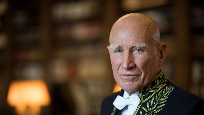 Salgado erhielt zahlreiche Auszeichnungen und war Mitglied der französischen Akademie der Schönen Künste. Salgado erhielt zahlreiche Auszeichnungen und war Mitglied der französischen Akademie der Schönen Künste.