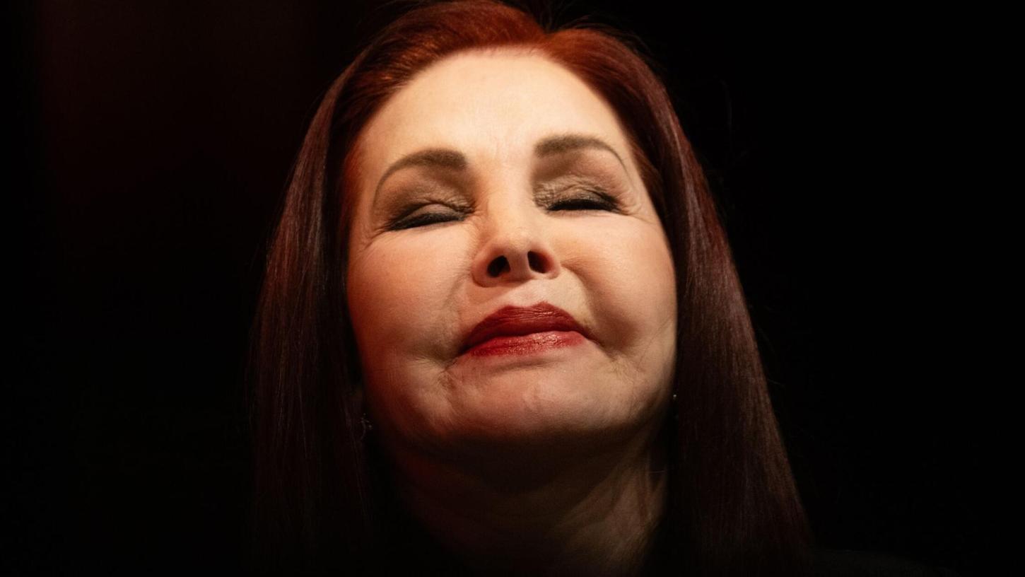 Priscilla Presley bringt mit 80 Jahren neue Memoiren heraus. Priscilla Presley bringt mit 80 Jahren neue Memoiren heraus.
