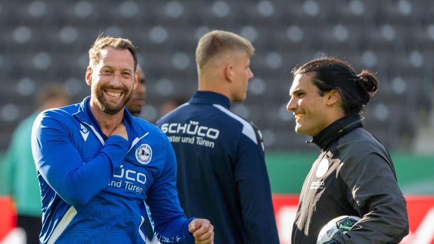 Arminia-Coach Mitch Kniat (l) geht mit bester Laune ins Pokalfinale. Arminia-Coach Mitch Kniat (l) geht mit bester Laune ins Pokalfinale.