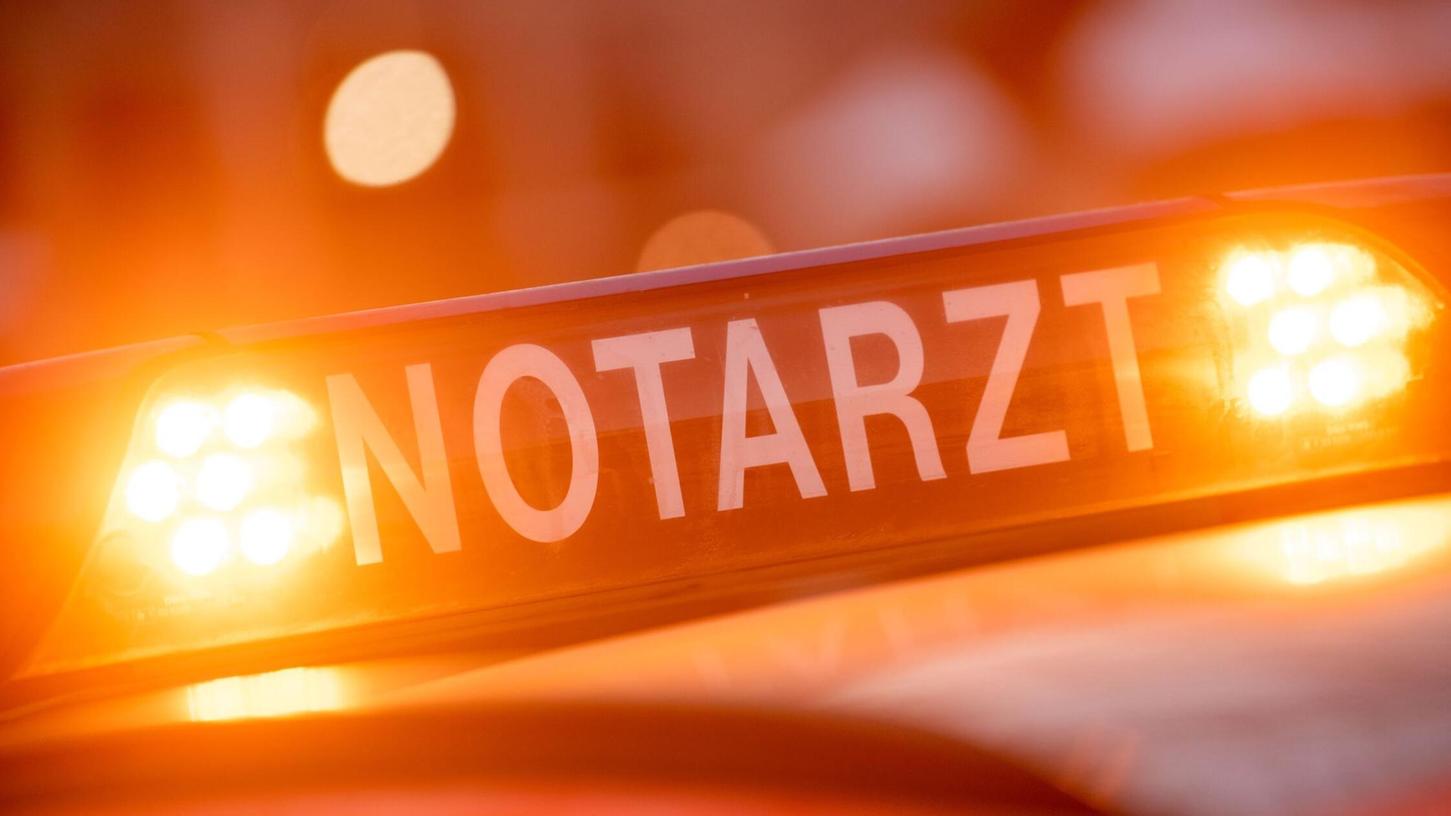 Die Wiederbelebungsmaßnahmen des Notarztes konnten dem Jungen nicht mehr helfen. (Symbolbild) Die Wiederbelebungsmaßnahmen des Notarztes konnten dem Jungen nicht mehr helfen. (Symbolbild)