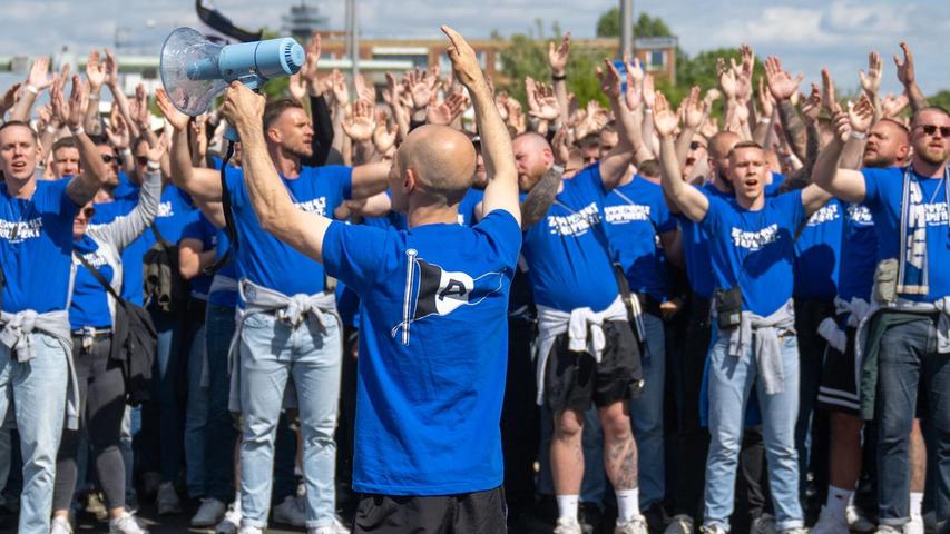 Gute Stimmung herrschte auch bei den Tausenden Arminia-Fans. Gute Stimmung herrschte auch bei den Tausenden Arminia-Fans.