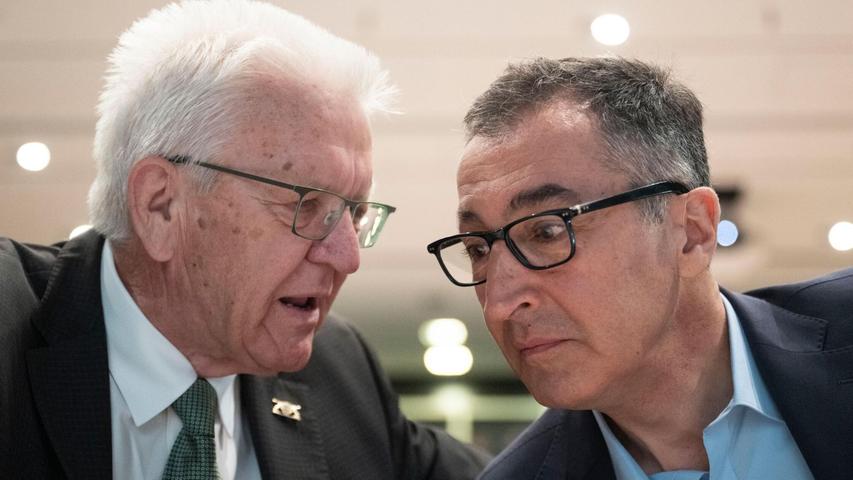 Der Ministerpräsident und sein Nachfolger? Die Grünen haben Cem Özdemir zu ihrem Spitzenkandidaten für die nächste Landtagswahl gekürt. Der Ministerpräsident und sein Nachfolger? Die Grünen haben Cem Özdemir zu ihrem Spitzenkandidaten für die nächste Landtagswahl gekürt.