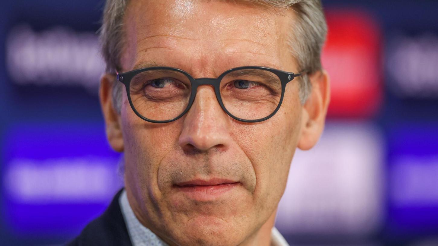 Peter Knäbel ist neuer Präsident des Schweizer Fußball-Verbandes. Peter Knäbel ist neuer Präsident des Schweizer Fußball-Verbandes.