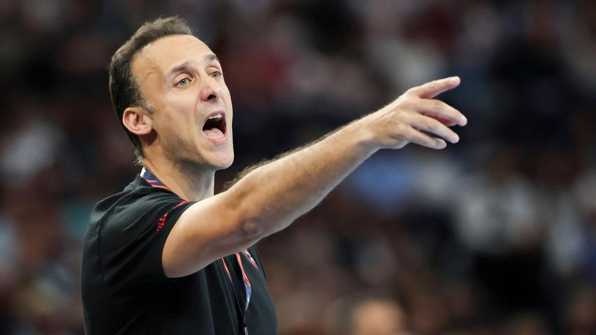 Melsungens Trainer Roberto Garcia Parrondo gibt Anweisungen. Melsungens Trainer Roberto Garcia Parrondo gibt Anweisungen.