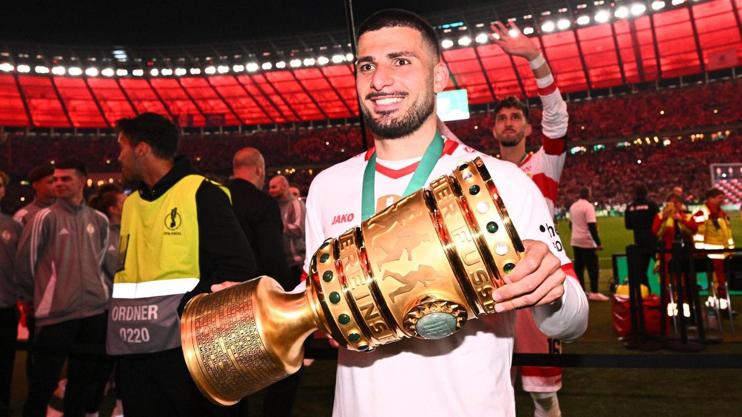 Deniz Undav schnappte sich den Pokal Deniz Undav schnappte sich den Pokal