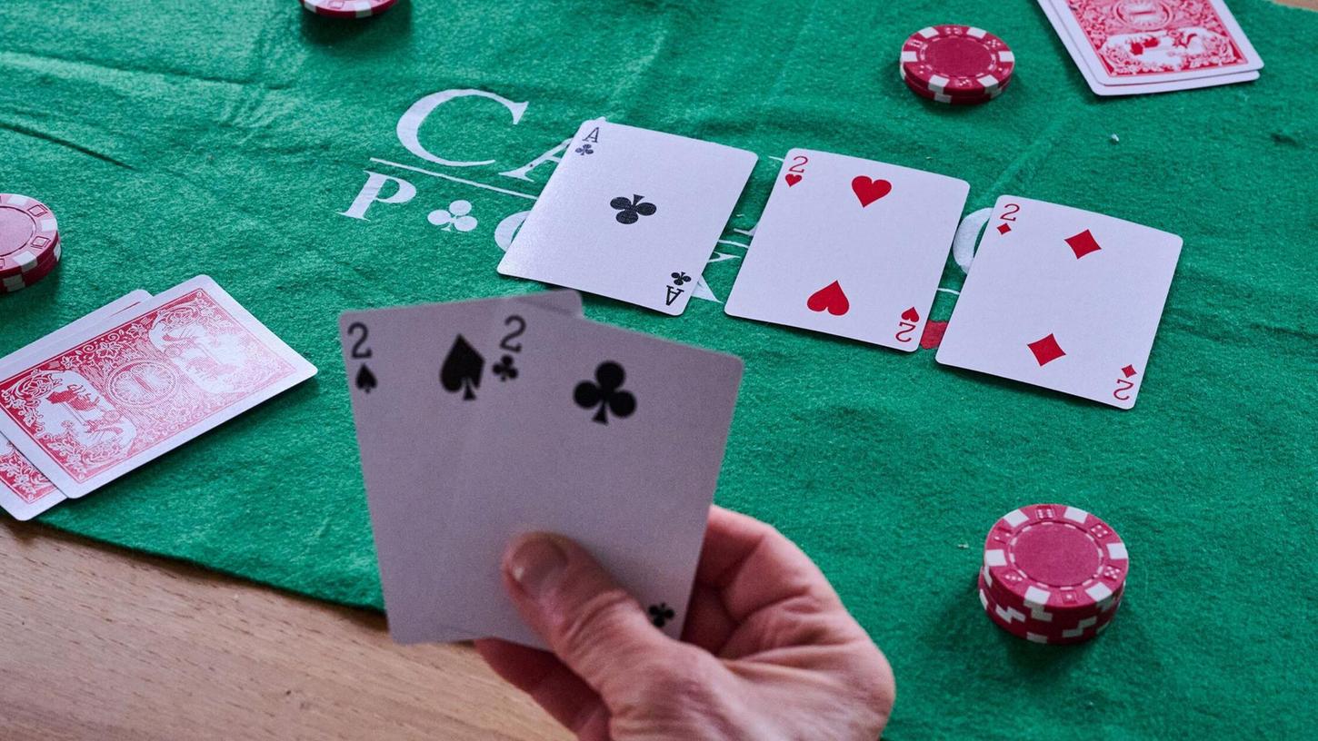 Die Zahl der Ermittlungen wegen illegalen Glücksspiels in Bayern steigt. (Symbolbild) Die Zahl der Ermittlungen wegen illegalen Glücksspiels in Bayern steigt. (Symbolbild)