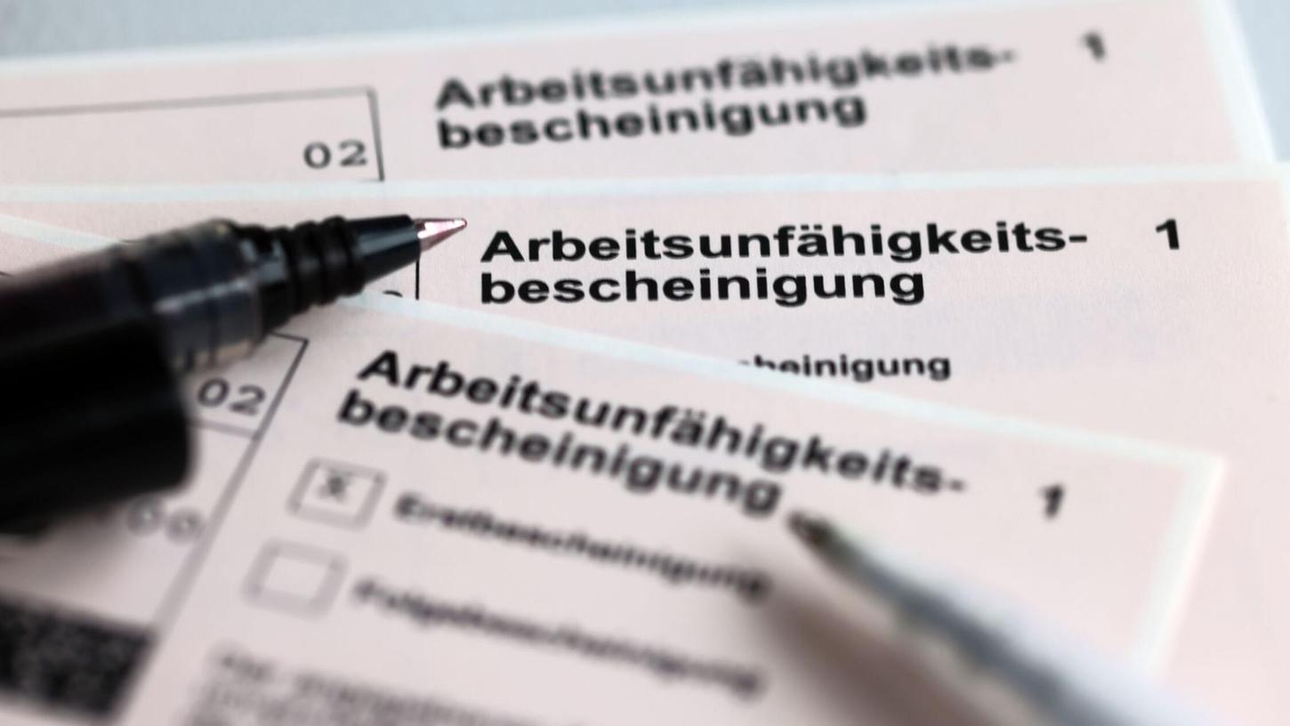 Eine Erkältungswelle hat den Krankenstand im ersten Quartal auf hohem Niveau gehalten. (Symbolbild) Eine Erkältungswelle hat den Krankenstand im ersten Quartal auf hohem Niveau gehalten. (Symbolbild)