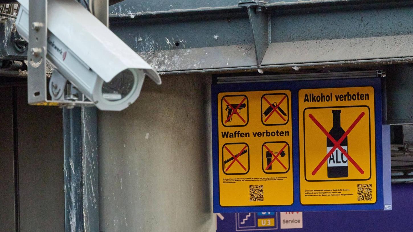 Seit einiger Zeit gilt ein Waffenverbot im Bereich des Hauptbahnhofs. (Archivbild) Seit einiger Zeit gilt ein Waffenverbot im Bereich des Hauptbahnhofs. (Archivbild)
