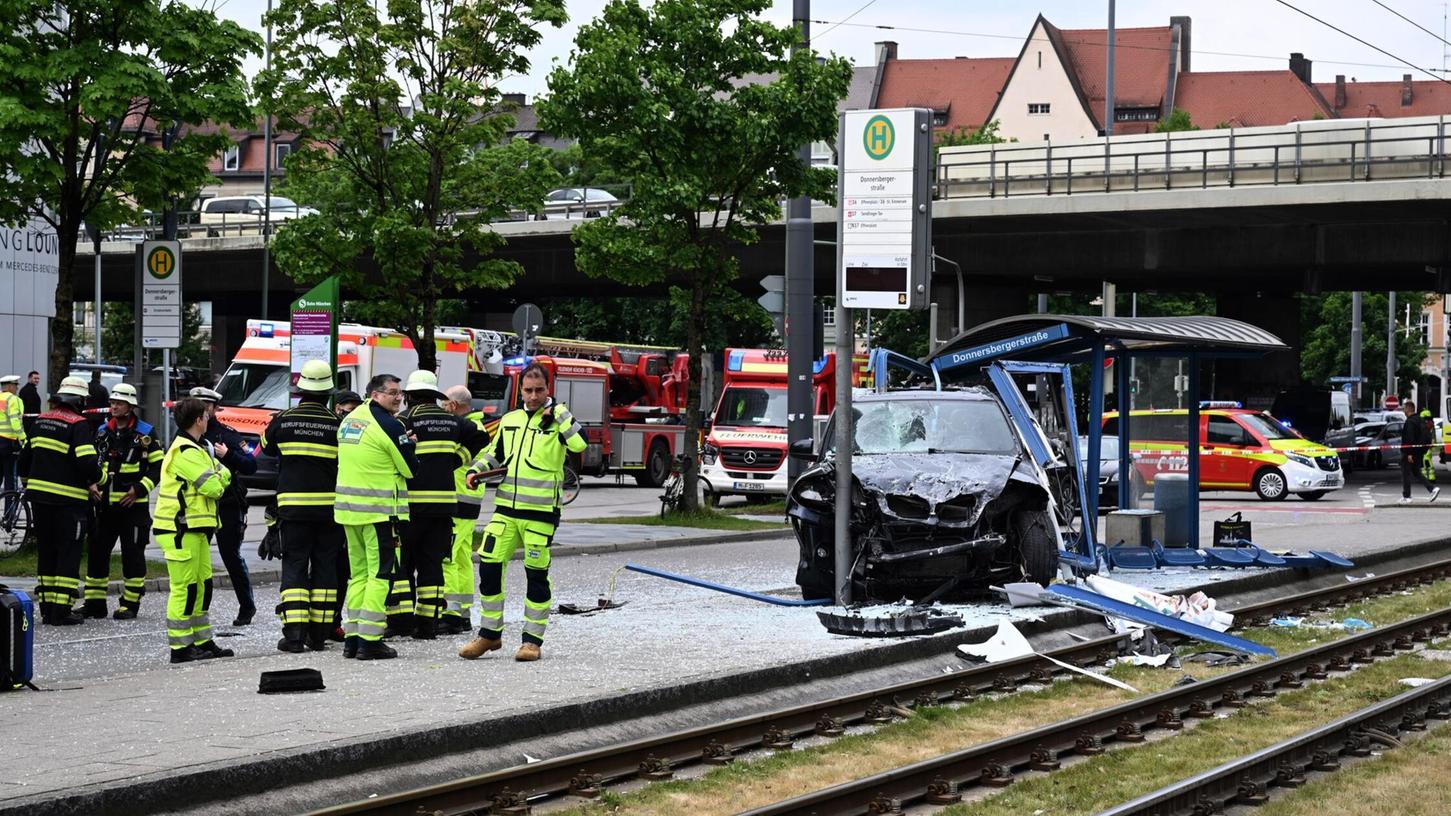 Nach dem Unfall starben zwei Menschen Tage später an ihren Verletzungen. (Archivbild) Nach dem Unfall starben zwei Menschen Tage später an ihren Verletzungen. (Archivbild)