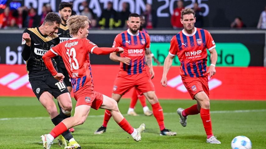 Torjäger Fisnik Asllani will Elversberg gegen Heidenheim in die erste Liga schießen Torjäger Fisnik Asllani will Elversberg gegen Heidenheim in die erste Liga schießen