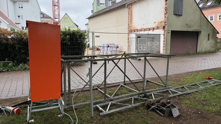 Tragisches Unglück in Mittelfranken: 22-Jähriger stirbt nach Klimmzügen an einem Gerüst Tragisches Unglück in Mittelfranken: 22-Jähriger stirbt nach Klimmzügen an einem Gerüst