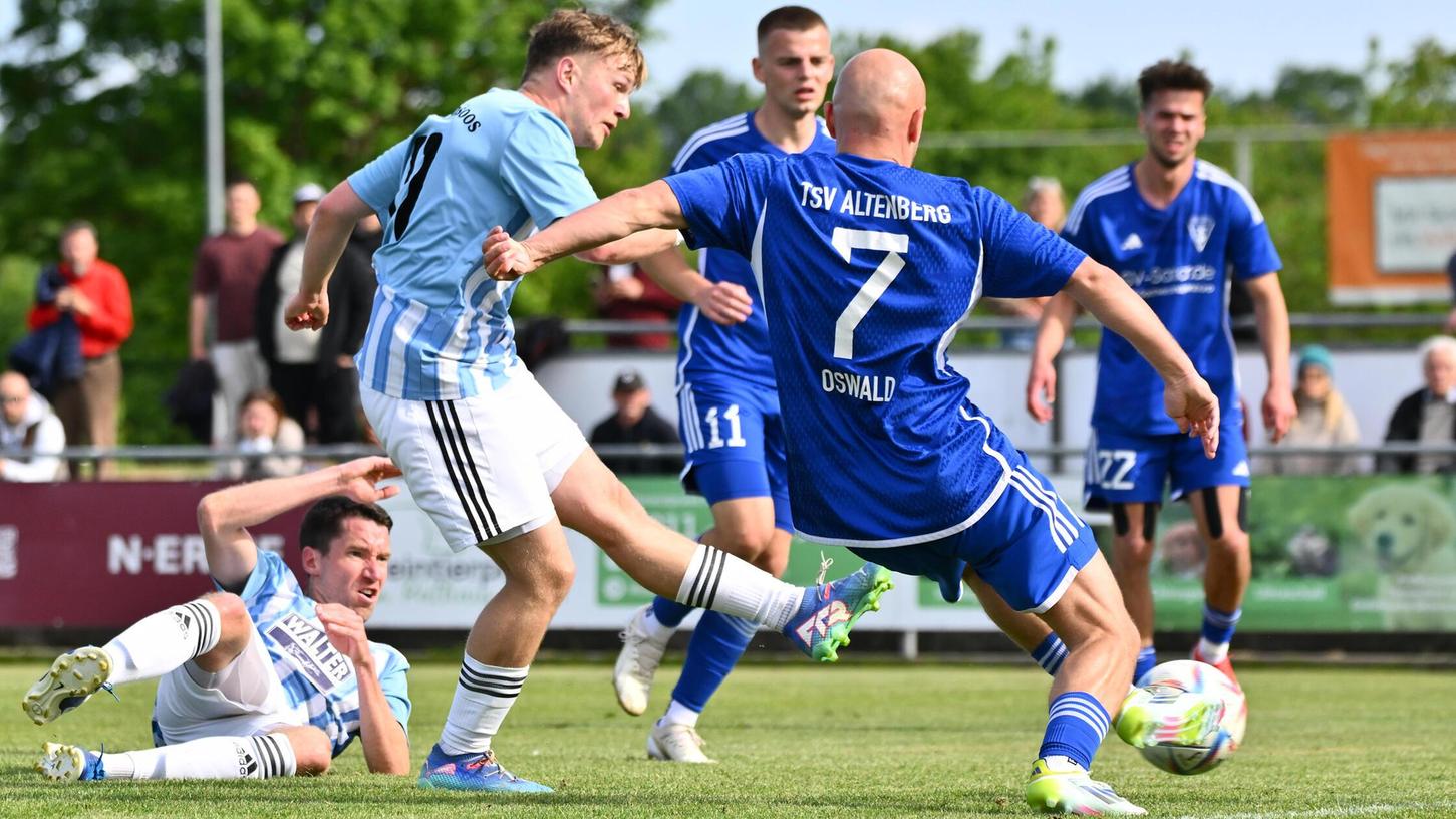 Türöffner: Der Ausgleichstreffer zum 1:1 durch Lorenz Mai ermöglicht dem FC Ottensoos erst den Weg in die Verlängerung und das anschließende Elfmeterschießen. Türöffner: Der Ausgleichstreffer zum 1:1 durch Lorenz Mai ermöglicht dem FC Ottensoos erst den Weg in die Verlängerung und das anschließende Elfmeterschießen.