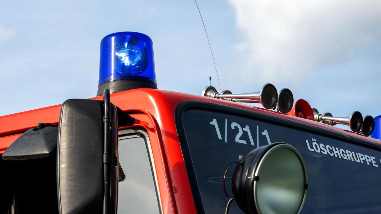 Ein Autobrand bei Schnelldorf sorgte am Samstag für erhebliche Verkehrsbehinderungen auf der A6. Ein Autobrand bei Schnelldorf sorgte am Samstag für erhebliche Verkehrsbehinderungen auf der A6.