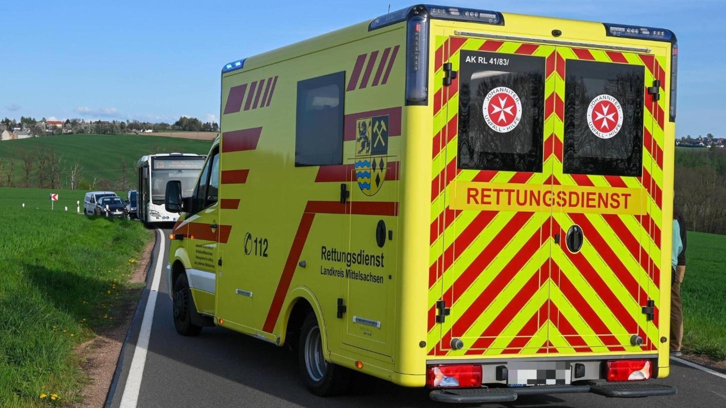 Tödlicher Biker-Unfall in Bayern kostet Mann das Leben. (Symbolbild) Tödlicher Biker-Unfall in Bayern kostet Mann das Leben. (Symbolbild)