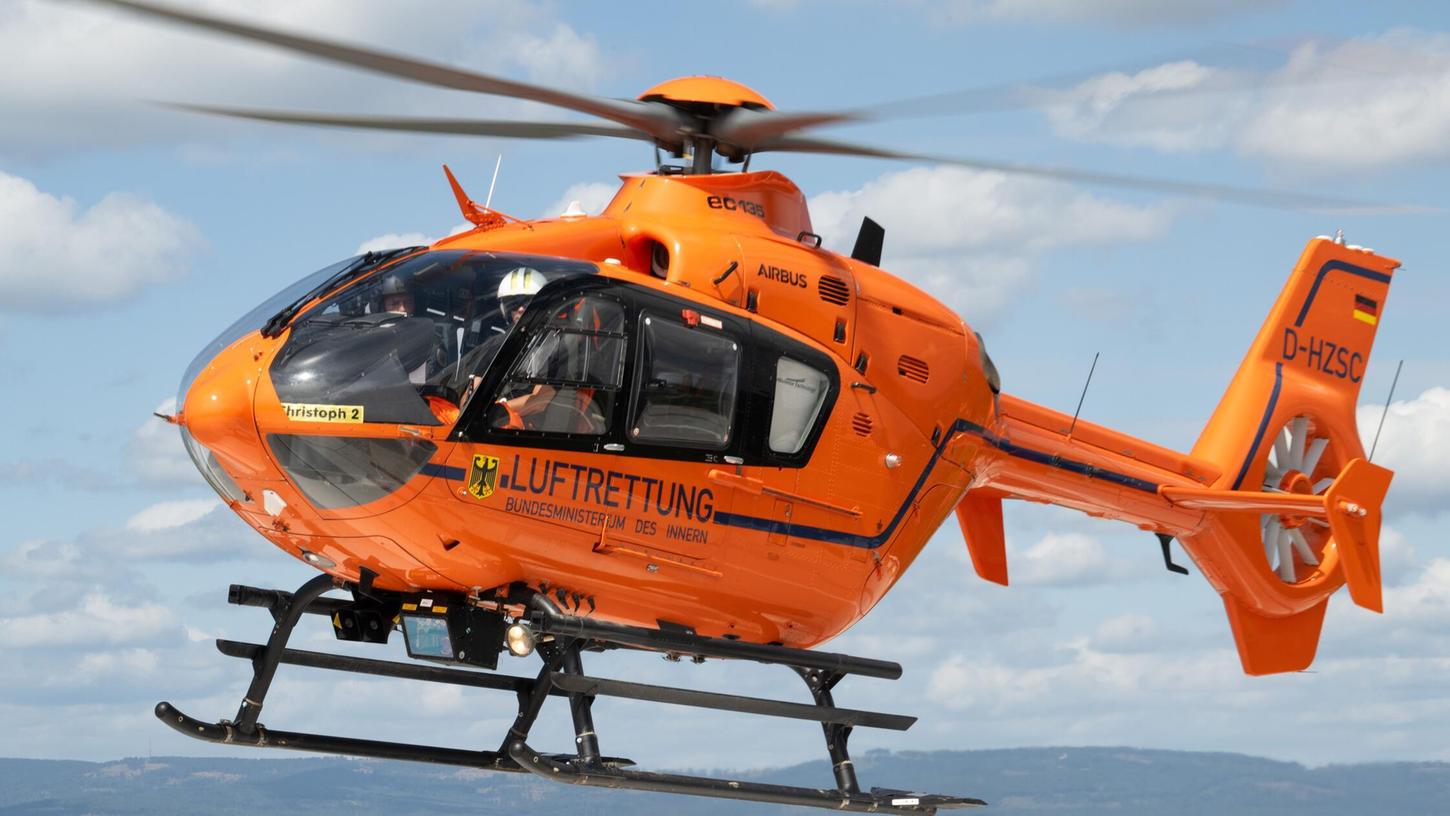 Der 51-jährige Mann wurde mit einem Hubschrauber der Bergwacht in ein Krankenhaus gebracht. (Symbolbild) Der 51-jährige Mann wurde mit einem Hubschrauber der Bergwacht in ein Krankenhaus gebracht. (Symbolbild)