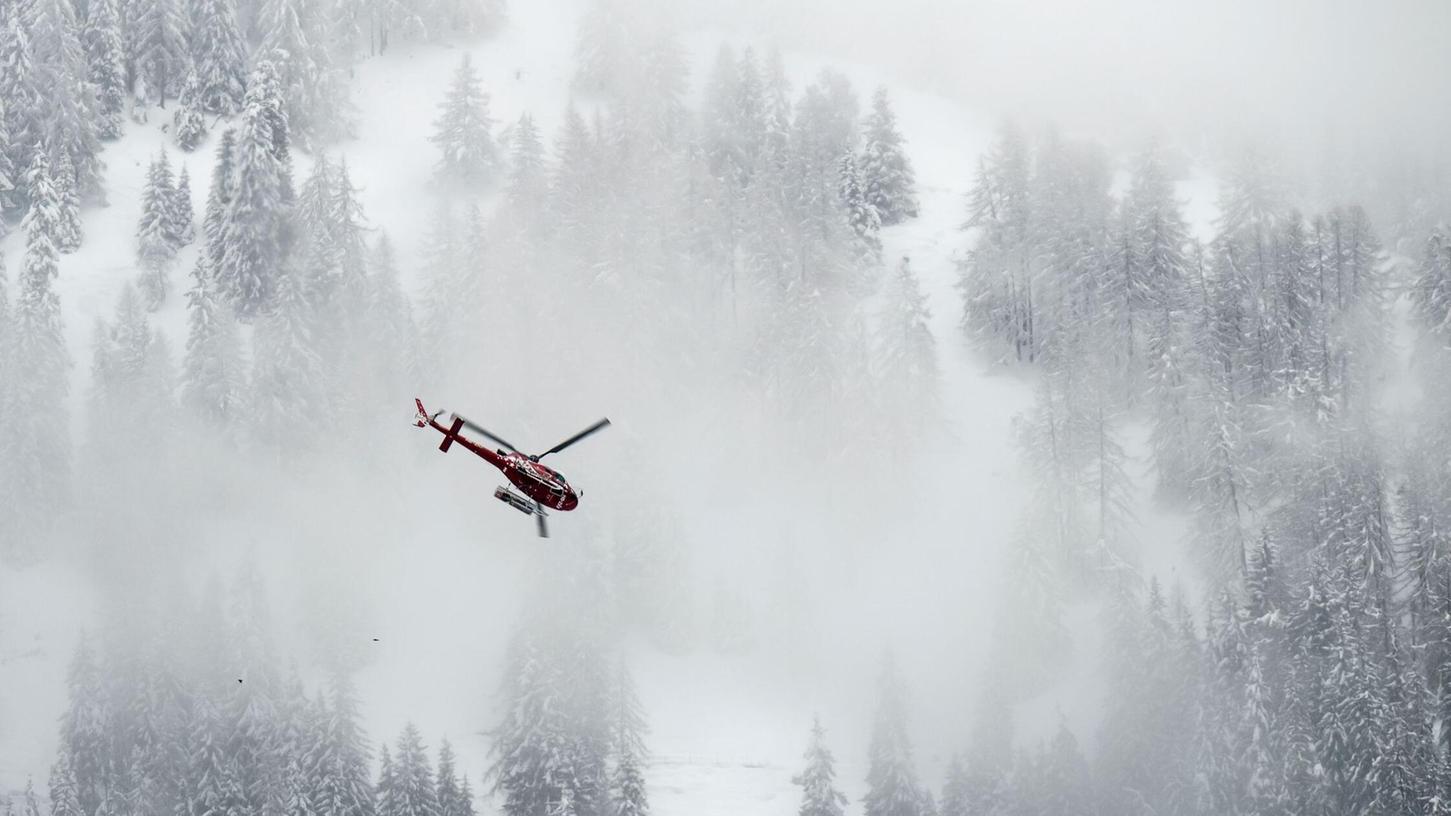 In der Schweiz sind die Leichen von fünf Skitourengängern entdeckt worden. In der Schweiz sind die Leichen von fünf Skitourengängern entdeckt worden.