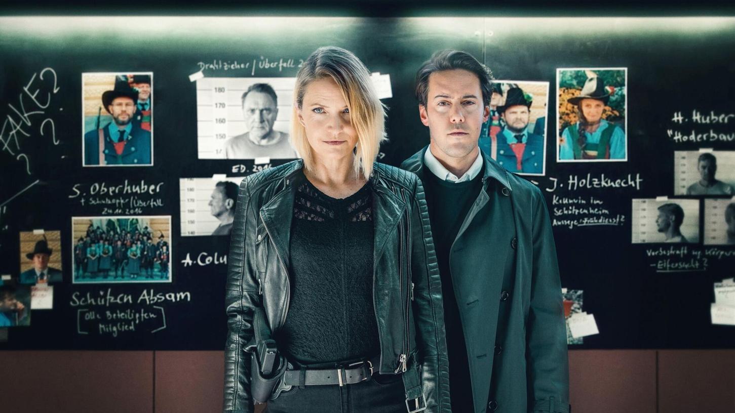 Die Kommissare Lisa Kuen (Patricia Aulitzky) und Alexander Yüsüf-Demir (Dominik Raneburger) sammeln Fakten. Die Kommissare Lisa Kuen (Patricia Aulitzky) und Alexander Yüsüf-Demir (Dominik Raneburger) sammeln Fakten.