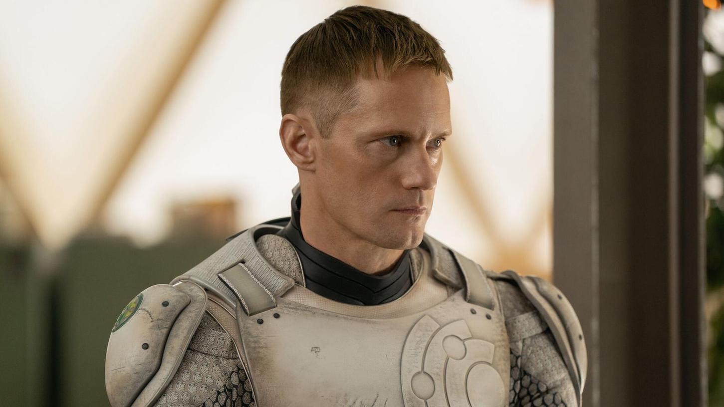 Alexander Skarsgard als Murderbot. Alexander Skarsgard als Murderbot.