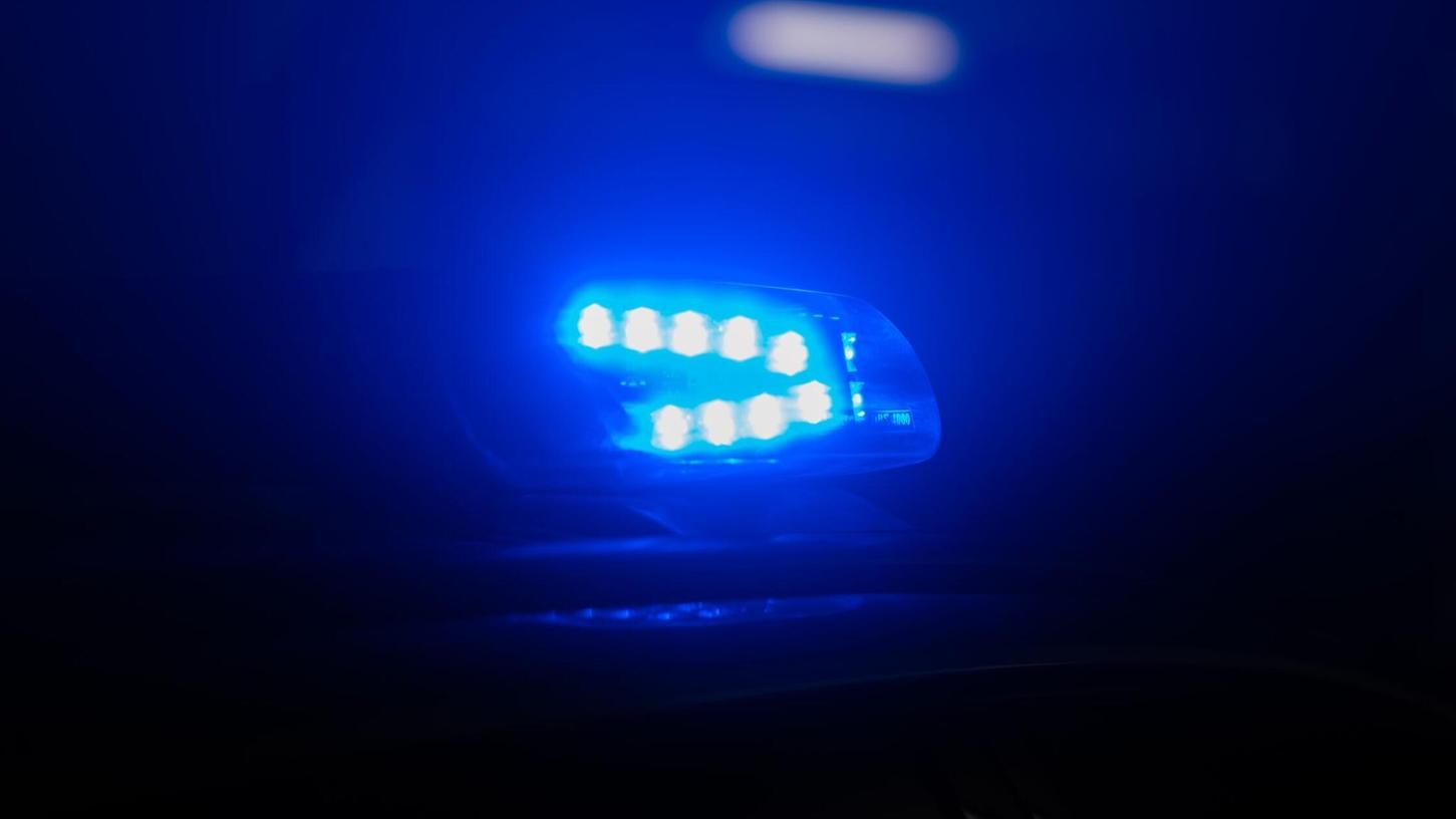 Die junge Frau rief um Hilfe, der Unbekannte ergriff daraufhin die Flucht. (Symbolbild) Die junge Frau rief um Hilfe, der Unbekannte ergriff daraufhin die Flucht. (Symbolbild)
