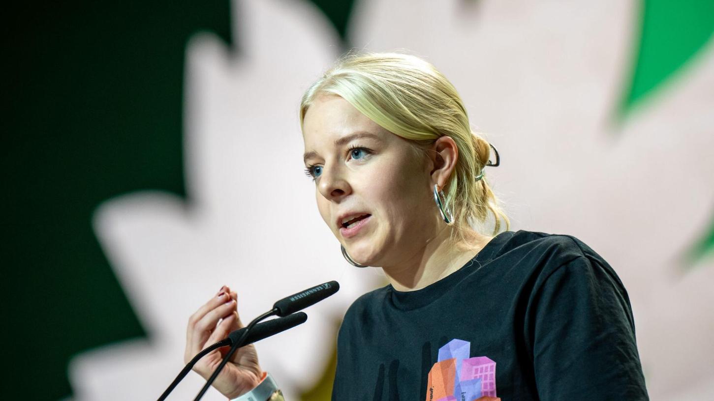 Jette Nietzard fällt öfter mit provokanten Äußerungen in sozialen Medien auf. Jette Nietzard fällt öfter mit provokanten Äußerungen in sozialen Medien auf.
