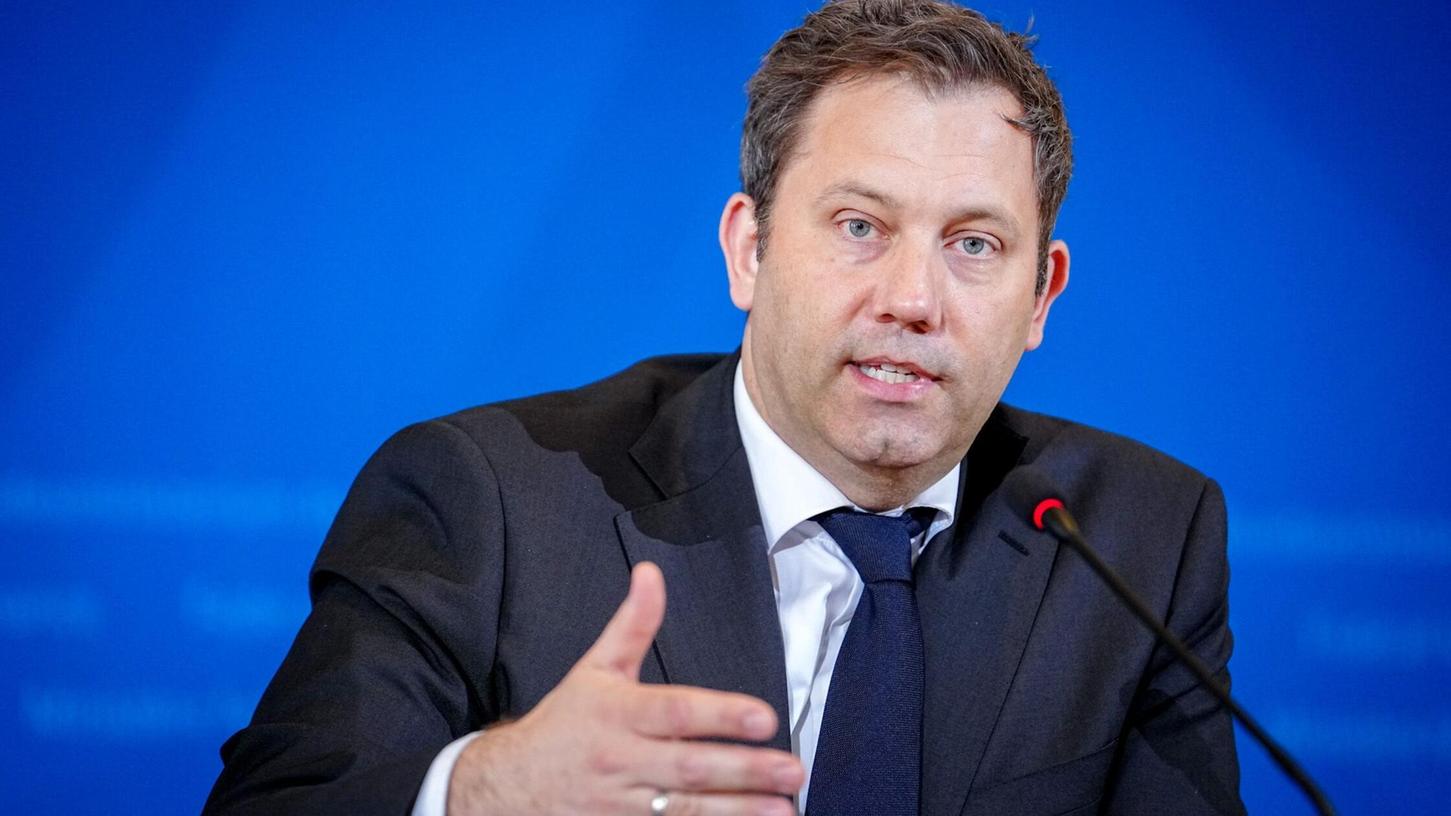 Klingbeil will „spürbare Veränderungen“ für Menschen, die zu Recht erwarteten, dass Deutschland besser funktioniere. (Archivbild) Klingbeil will „spürbare Veränderungen“ für Menschen, die zu Recht erwarteten, dass Deutschland besser funktioniere. (Archivbild)