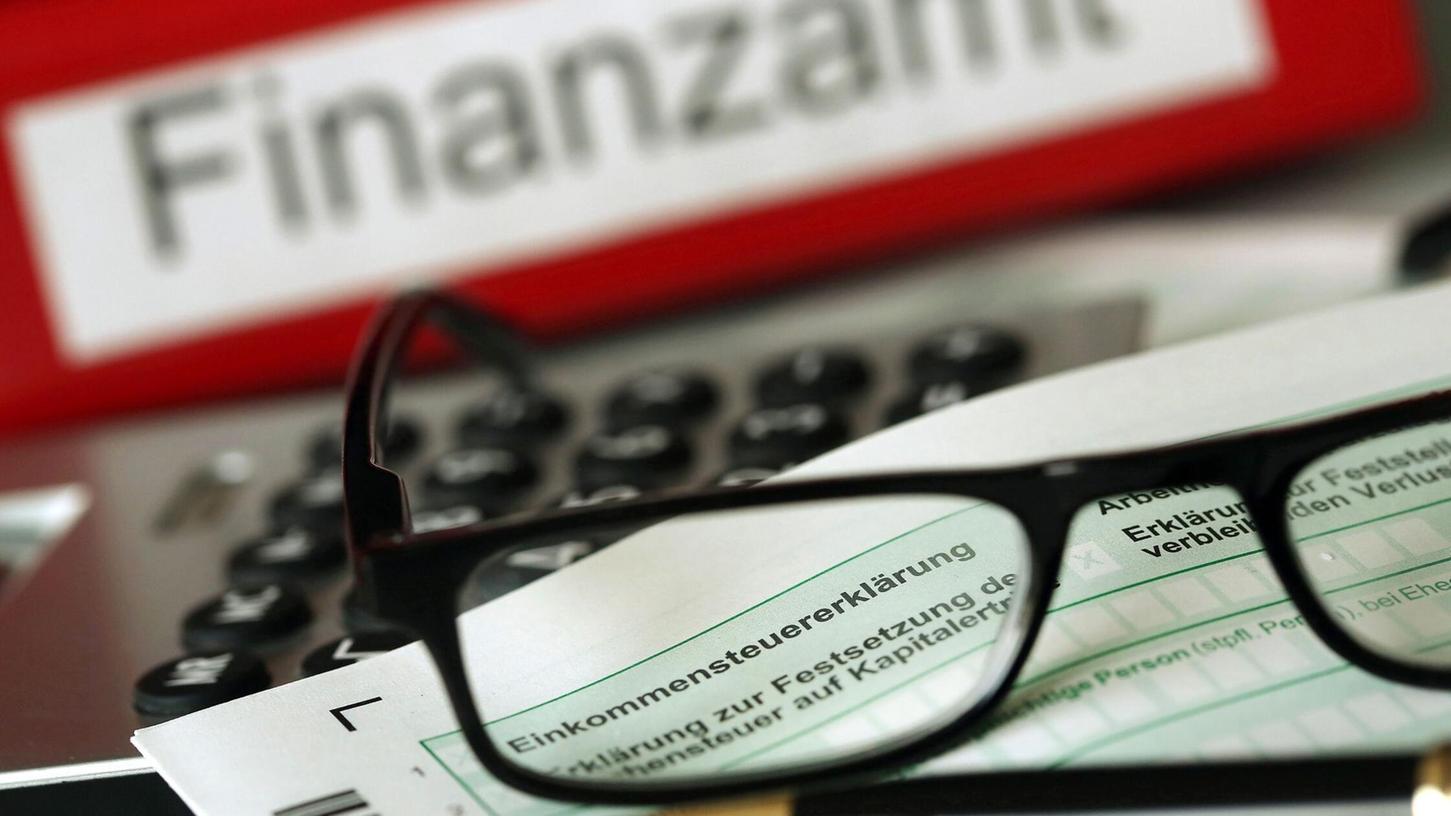 Ein Vordruck für die Steuererklärung - ganz ähnlich sieht ein Schriftstück aus, das Betrüger aktuell in Umlauf bringen. Ein Vordruck für die Steuererklärung - ganz ähnlich sieht ein Schriftstück aus, das Betrüger aktuell in Umlauf bringen.