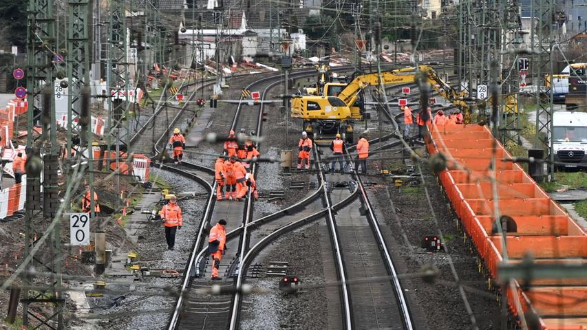 Aus dem Sondervermögen soll auch die Sanierung von Bahnstrecken finanziert werden. Aus dem Sondervermögen soll auch die Sanierung von Bahnstrecken finanziert werden.