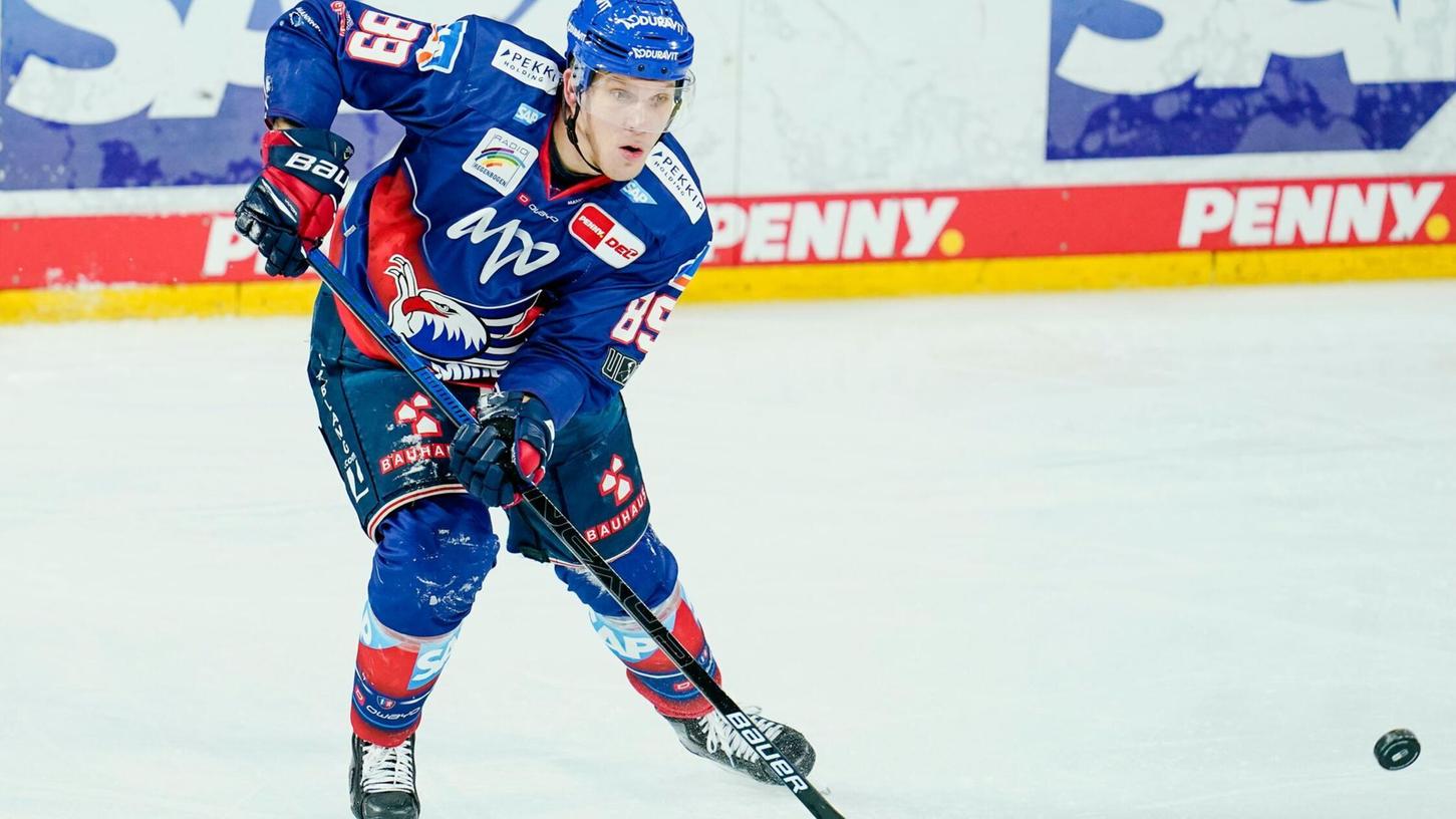 David Wolf beendet seine Eishockey-Karriere. David Wolf beendet seine Eishockey-Karriere.