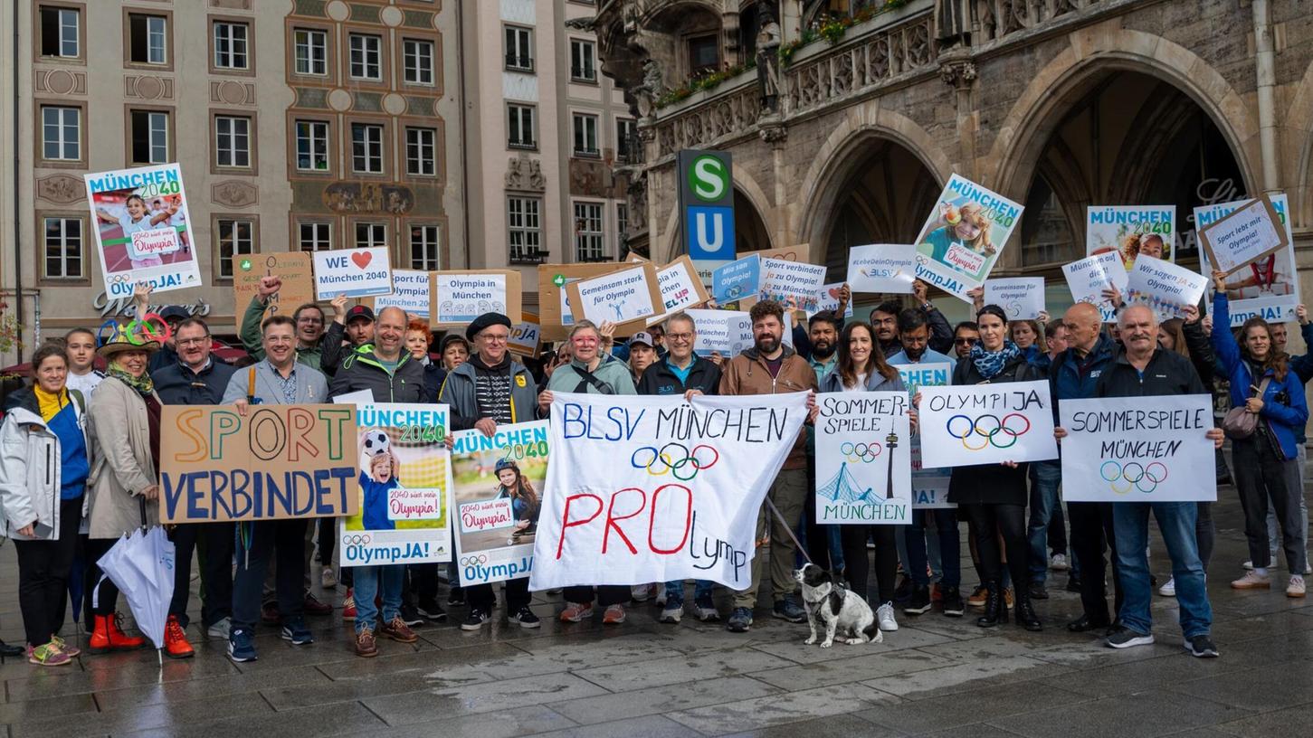 Vor der Abstimmung im Stadtrat unterstützen Demonstranten die Bewerbung. Sie erhoffen sich zahlreiche positive Impulse für die Stadt. Vor der Abstimmung im Stadtrat unterstützen Demonstranten die Bewerbung. Sie erhoffen sich zahlreiche positive Impulse für die Stadt.