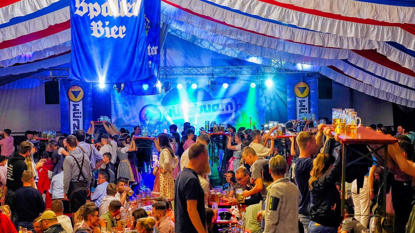 Stimmung im Spalter Bierzelt - hier ein Archivbild - dürfte garantiert sein. Stimmung im Spalter Bierzelt - hier ein Archivbild - dürfte garantiert sein.
