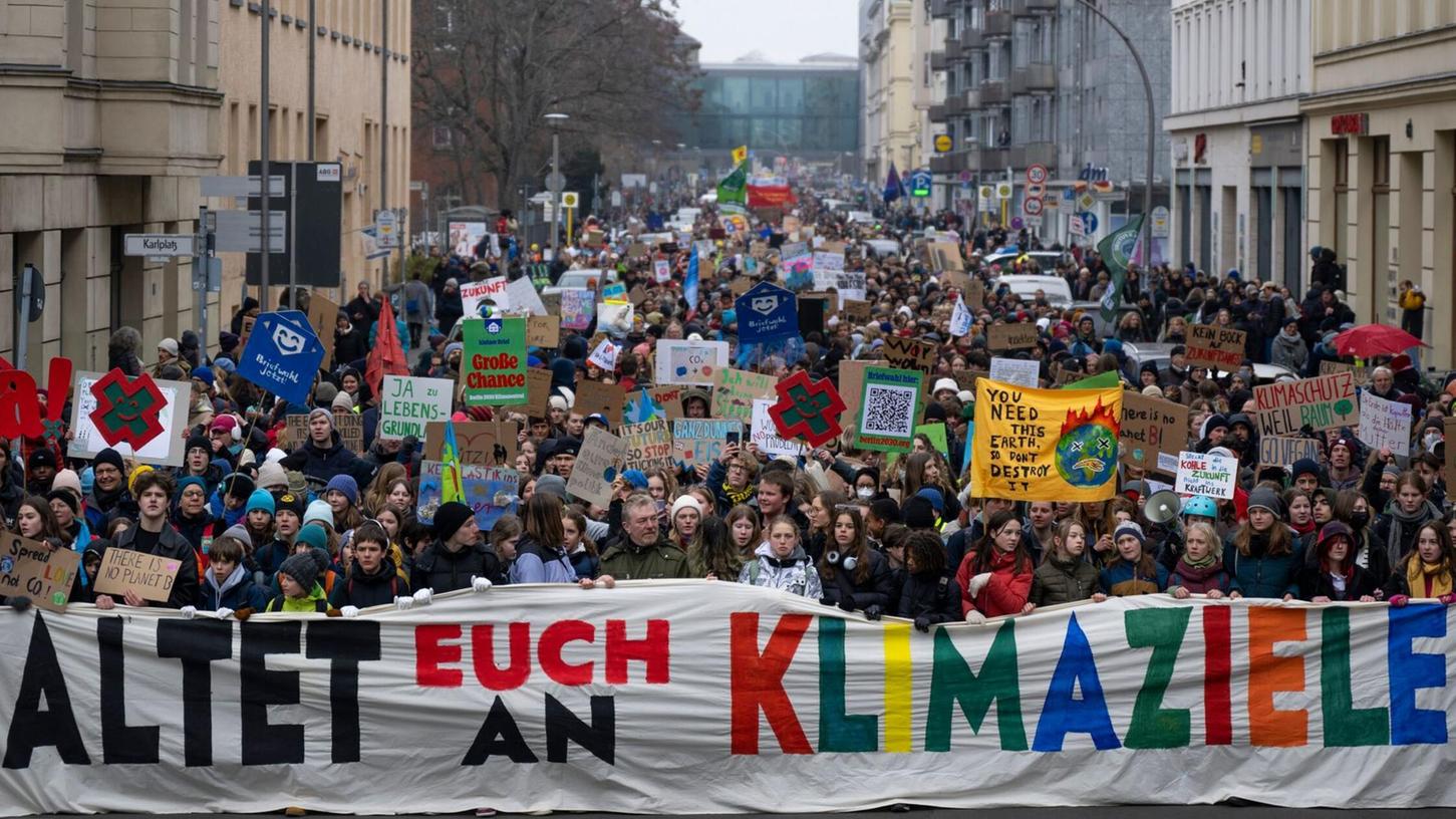 Die EU will bis Ende des Jahrzehnts eine Reduzierung der Treibhausgasemissionen um 55 Prozent. (Archivbild) Die EU will bis Ende des Jahrzehnts eine Reduzierung der Treibhausgasemissionen um 55 Prozent. (Archivbild)
