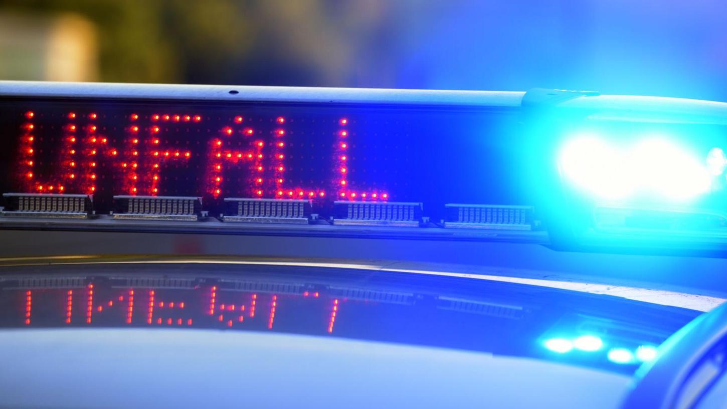 In Wassertrüdingen verletzte sich ein Mann bei einem Unfall leicht. In Wassertrüdingen verletzte sich ein Mann bei einem Unfall leicht.