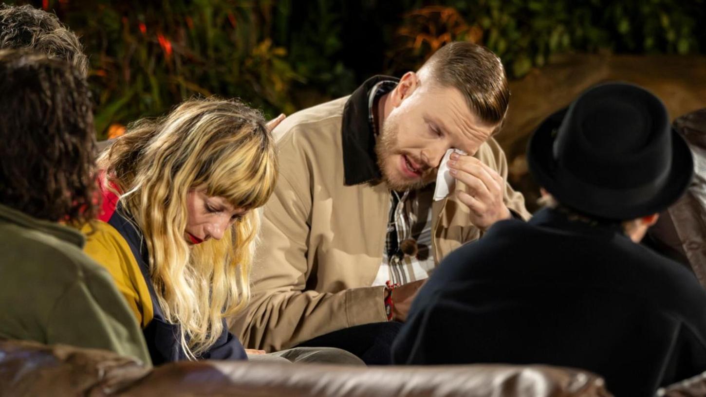 Taschentuch-Alarm! In der sechsten Folge von "Sing meinen Song" wurde viel geweint. Besonders emotional: Rapper Finch. Taschentuch-Alarm! In der sechsten Folge von "Sing meinen Song" wurde viel geweint. Besonders emotional: Rapper Finch.