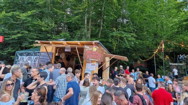 Der Nürnberger-Tor-Keller wird von den "Bierpatschern" betrieben - mit Festbier gebraut von der Brauerei Neder. Der Keller hat nicht ganzjährig geöffnet.