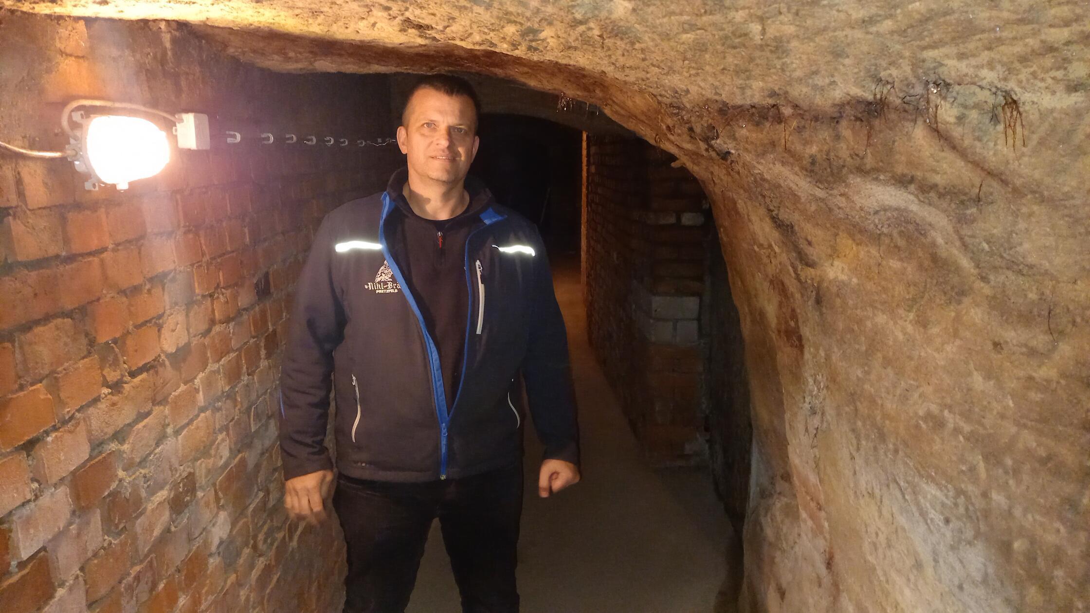 Der Kronenkeller hat nur zum Annafest geöffnet. Festwirt ist Mike Schmitt, der Braumeister der Nikl-Bräu aus Pretzfeld.