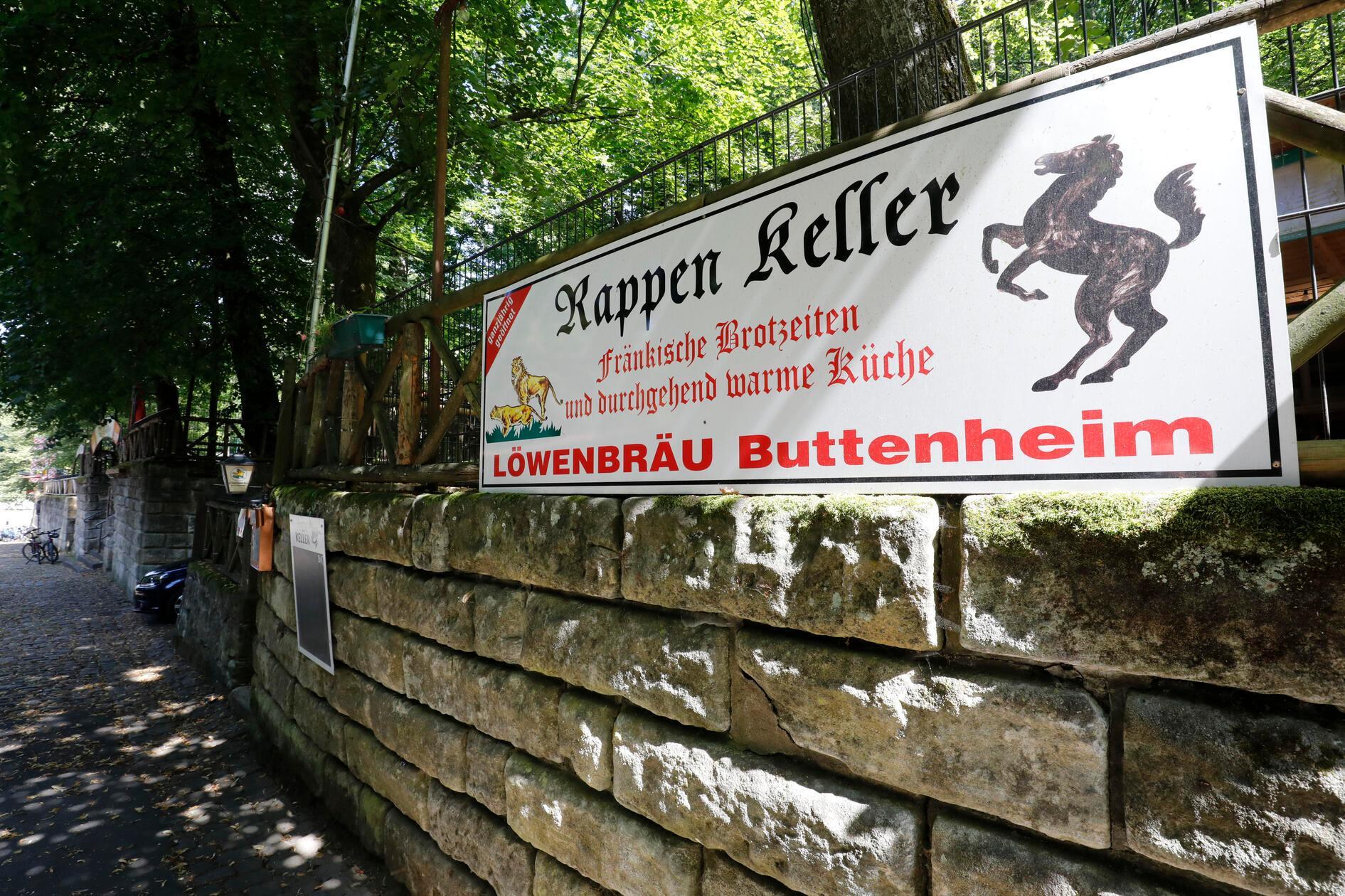 Der Rappen-Keller hat nur zum Annafest und zu Veranstaltungen geöffnet. Betreiberin ist Kathrin Grüner vom Restaurant "Lübbis". Der Rappenkeller wird bald umfassend saniert.