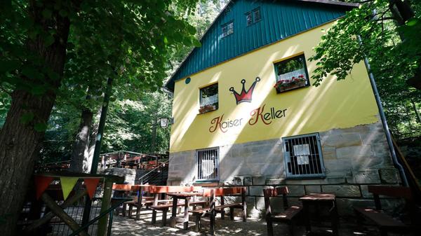 Der Kaiser-Keller öffnet ebenfalls nur während des Annafestes und schenkt Veldensteiner Bier aus. Festwirtin ist Rahel Mehlich vom Cafe "Ellas süß und salzig".