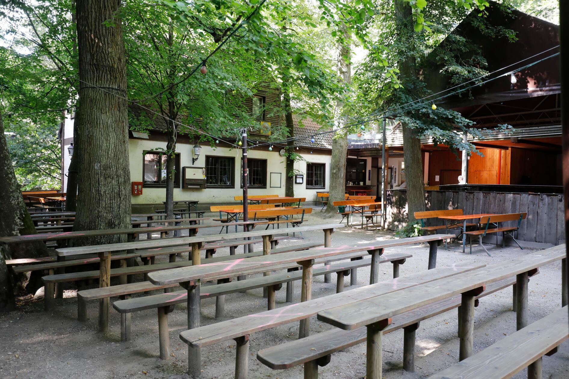 Der wohl größte Biergarten der Welt: Das sind die 23 Bierkeller im ...