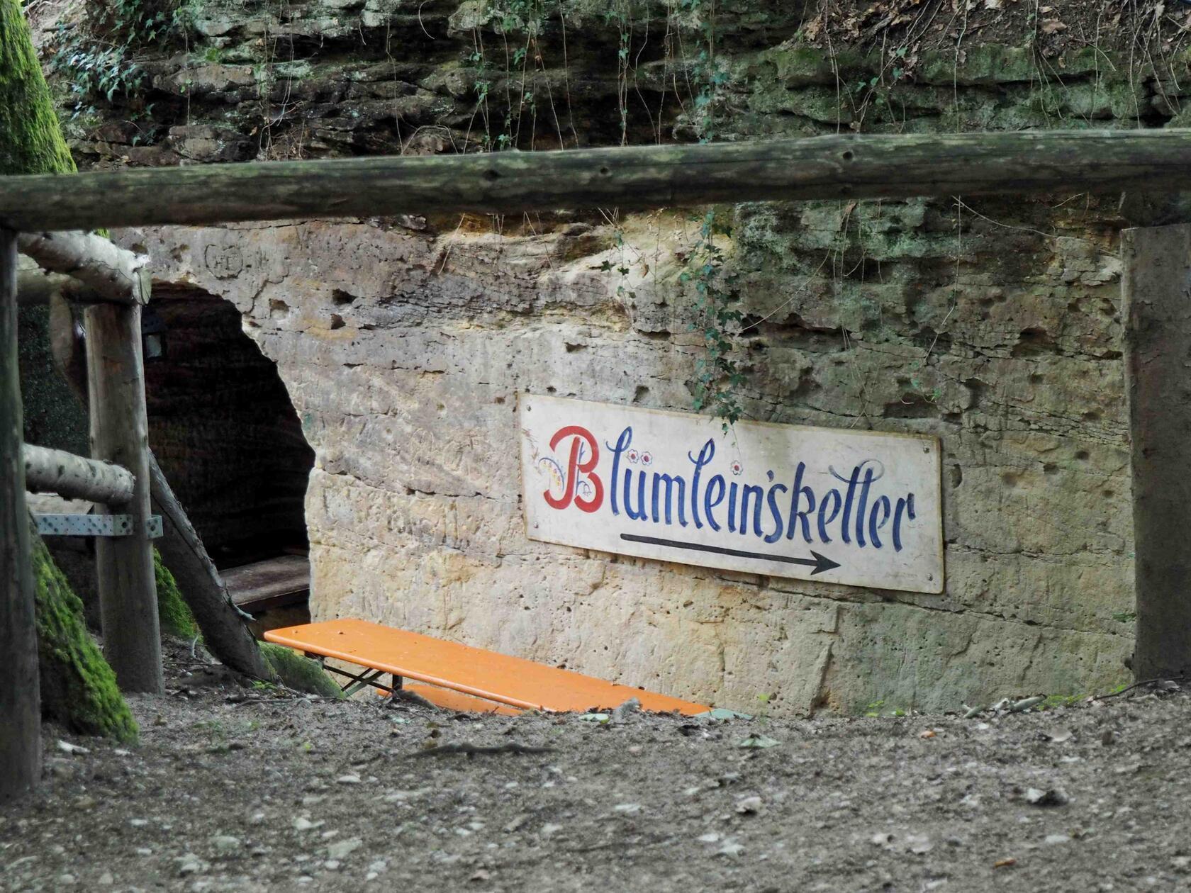 Der ganz oben im Kellerwald liegende Blümleins-Keller hat ausschließlich zum Annafest geöffnet und wird von der SpVgg Jahn Forchheim betrieben. Hier wird Eichhorn-Bier ausgeschenkt.