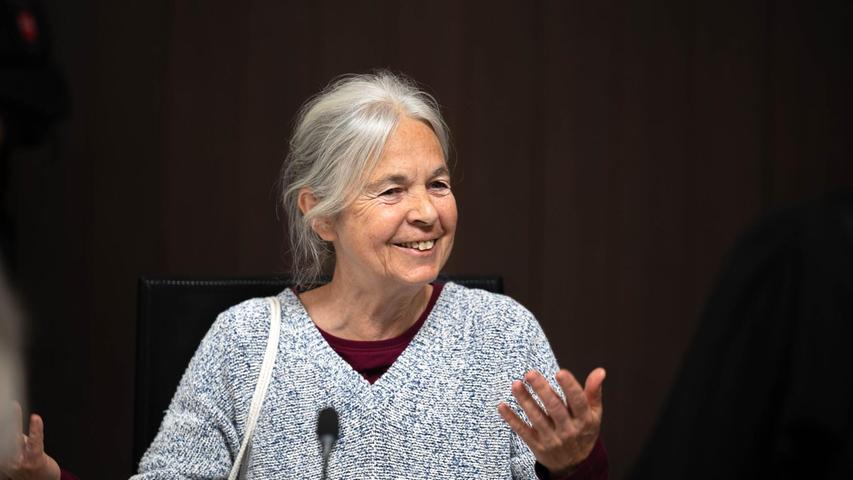 Daniela Klette kritisiert den provisorischen Gerichtssaal. Daniela Klette kritisiert den provisorischen Gerichtssaal.