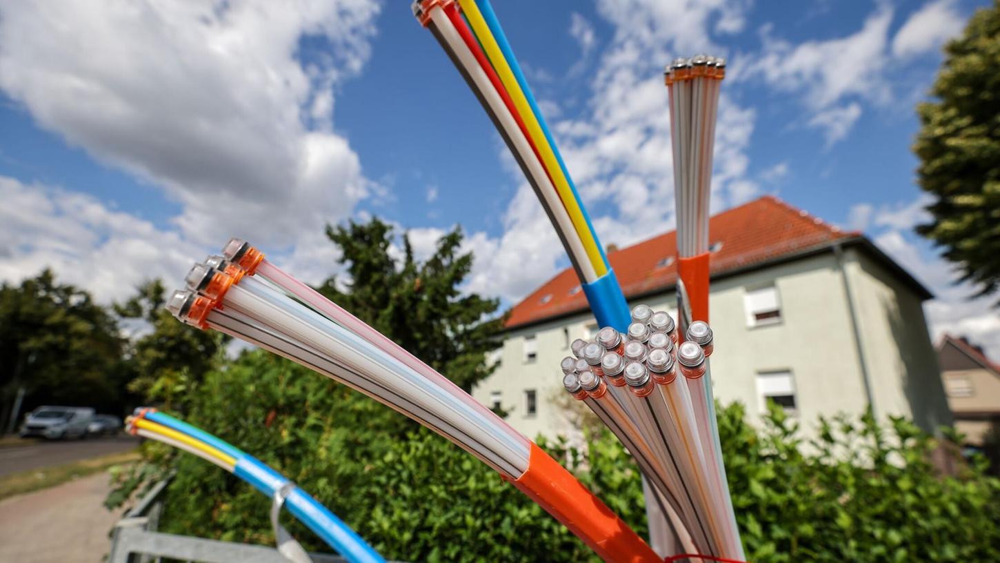 Beim Netzausbau soll es nach dem Willen der Bundesregierung schneller gehen. Beim Netzausbau soll es nach dem Willen der Bundesregierung schneller gehen.