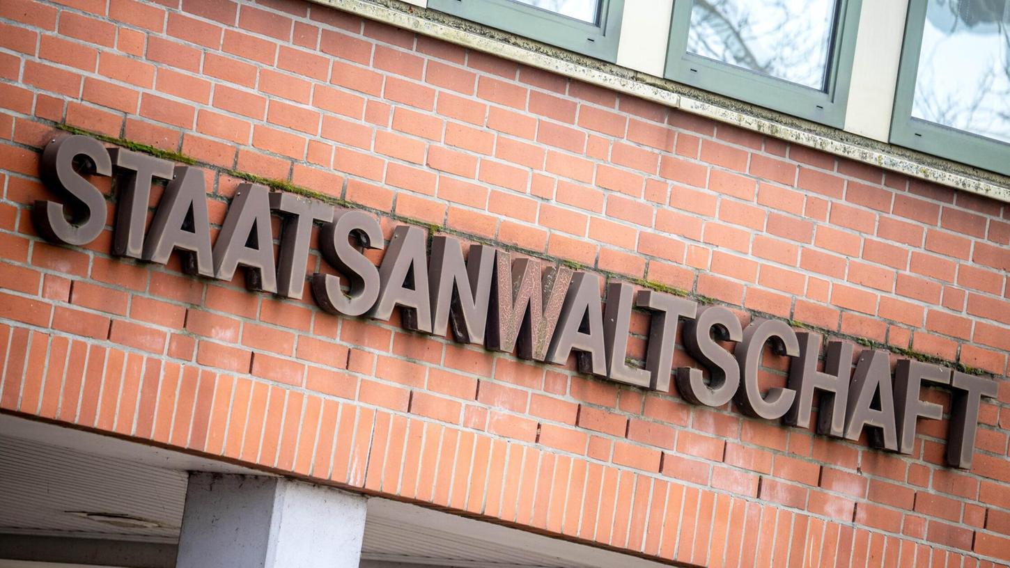 Bei der Staatsanwaltschaft Verden wird wegen möglicher jahrelanger Vergewaltigung einer Frau ermittelt. (Archivbild) Bei der Staatsanwaltschaft Verden wird wegen möglicher jahrelanger Vergewaltigung einer Frau ermittelt. (Archivbild)