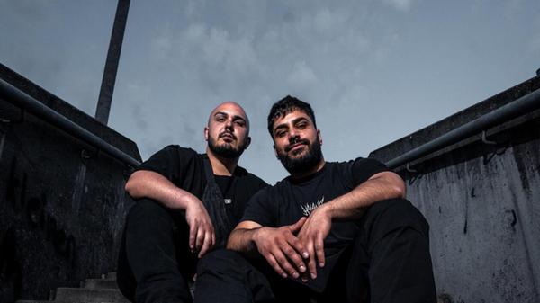 Das Berliner DJ-Duo Kø:lab stattet dem Haus 33 einen Besuch ab. Am Samstag zeigen die beiden Musiker ihren energetischen Techno-Sound in Franken. Die Party in dem Club im Nürnberger Zentrum beginnt um 23 Uhr. Lokale DJs runden wie gewohnt ab.