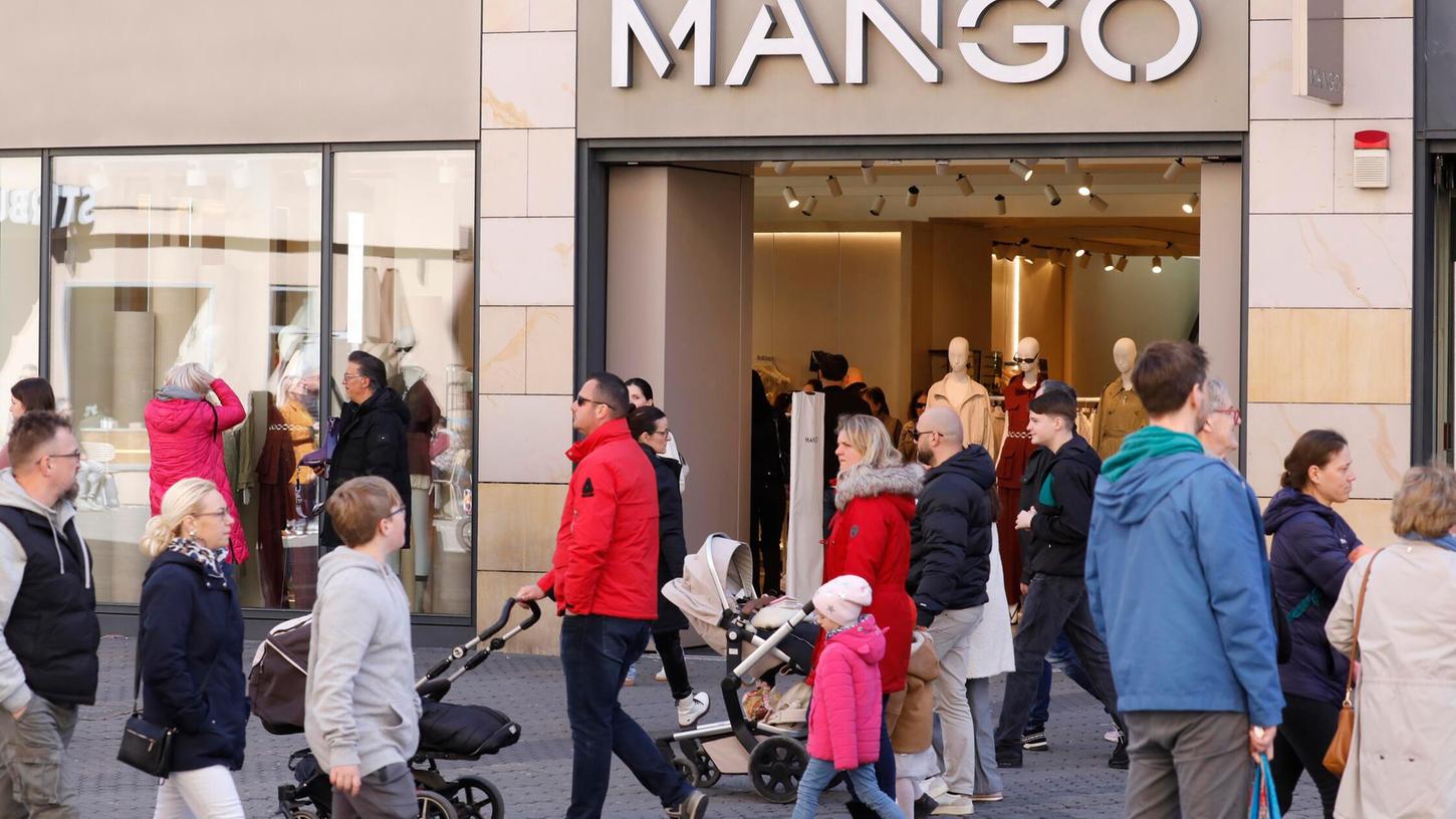 An einigen Wochenenden im Jahr finden in der Region verkaufsoffene Sonntage statt. Meist sind die Tage mit Märkten und Kirchweihen verbunden - wie hier in Nürnberg. An einigen Wochenenden im Jahr finden in der Region verkaufsoffene Sonntage statt. Meist sind die Tage mit Märkten und Kirchweihen verbunden - wie hier in Nürnberg.