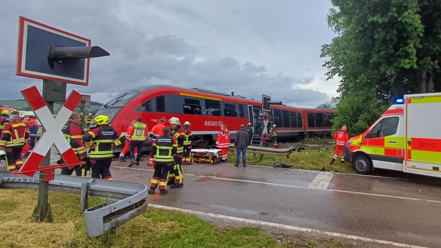 Die Bahnstrecke wurde bis auf Weiteres gesperrt. Die Bahnstrecke wurde bis auf Weiteres gesperrt.