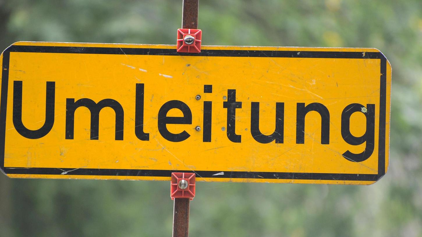 Sperrung der Auffahrt auf die BAB A3 an der Anschlussstelle Erlangen/Frauenaurach von der St 2240 (Niederndorfer Straße) aus Richtung Erlangen kommend muss bis voraussichtlich 30. Juli verlängert werden. Sperrung der Auffahrt auf die BAB A3 an der Anschlussstelle Erlangen/Frauenaurach von der St 2240 (Niederndorfer Straße) aus Richtung Erlangen kommend muss bis voraussichtlich 30. Juli verlängert werden.