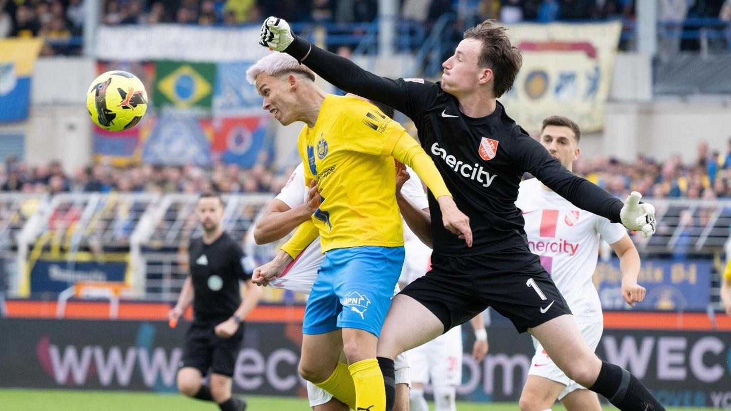 Lok Leipzig im Hinspiel der Drittliga-Relegation gegen Havelse. Lok Leipzig im Hinspiel der Drittliga-Relegation gegen Havelse.